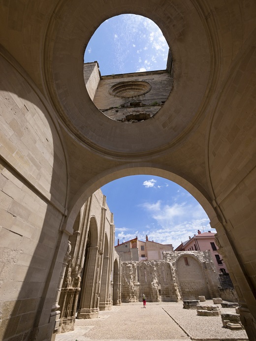 Ruinas de la Iglesia de San Pedro, en Viana. Getty Images